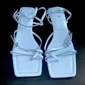 Zara strapped heel leather sandals 
Light blue size 9